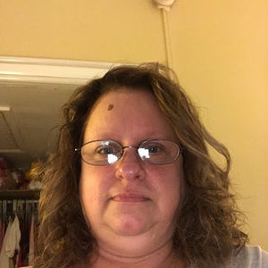 Meet your Posher, Lora